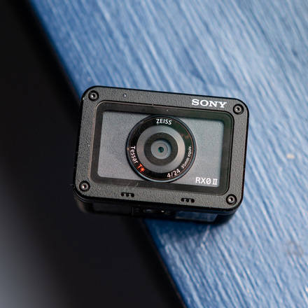 Trên tay máy ảnh Sony RX0 mark II: Siêu nhỏ, quay phim 4K, màn hình lật